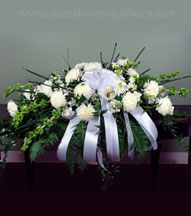 casket-spray-white-mums